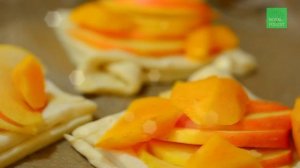 Apple Puff Pastry in Carob syrop. Слойки с яблоками в пекмезе рожкового дерева