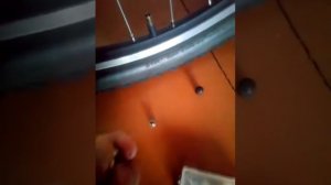 Спускает колесо Травит воздух ниппель налёт на резинка. из перепада температуры конденсат.