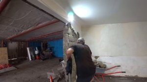 УБИРАЕМ ГЛИНУ СО СТЕН/ГЛИНЯНЫЕ СТЕНЫ/РЕМОНТ СВОИМИ РУКАМИ ПРОДОЛЖАЕТСЯ