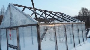 Теплица из стрейч пленки. Как перезимовала на Урале.