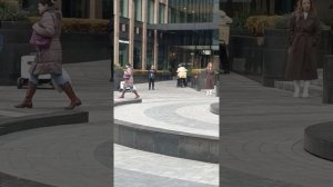 Робот -курьер от Яндекс доставки в Москве.