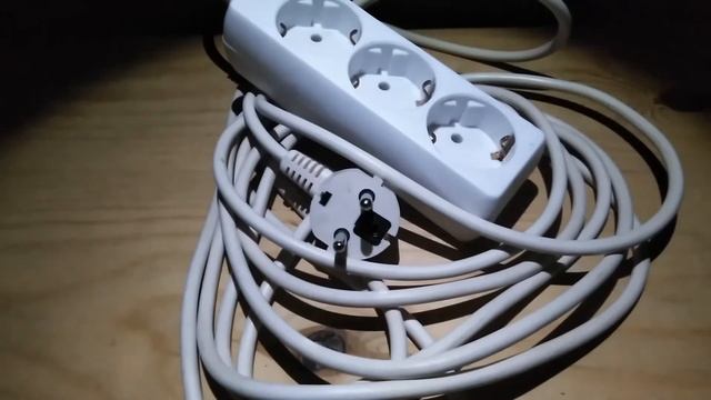 Кабель удлинителя в ультрафиолетовом излучении (флуоресценция) смотреть онлайн