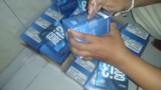 Unboxing 40 Pcs Intel Core Processor i3 7100 Series смотреть онлайн
