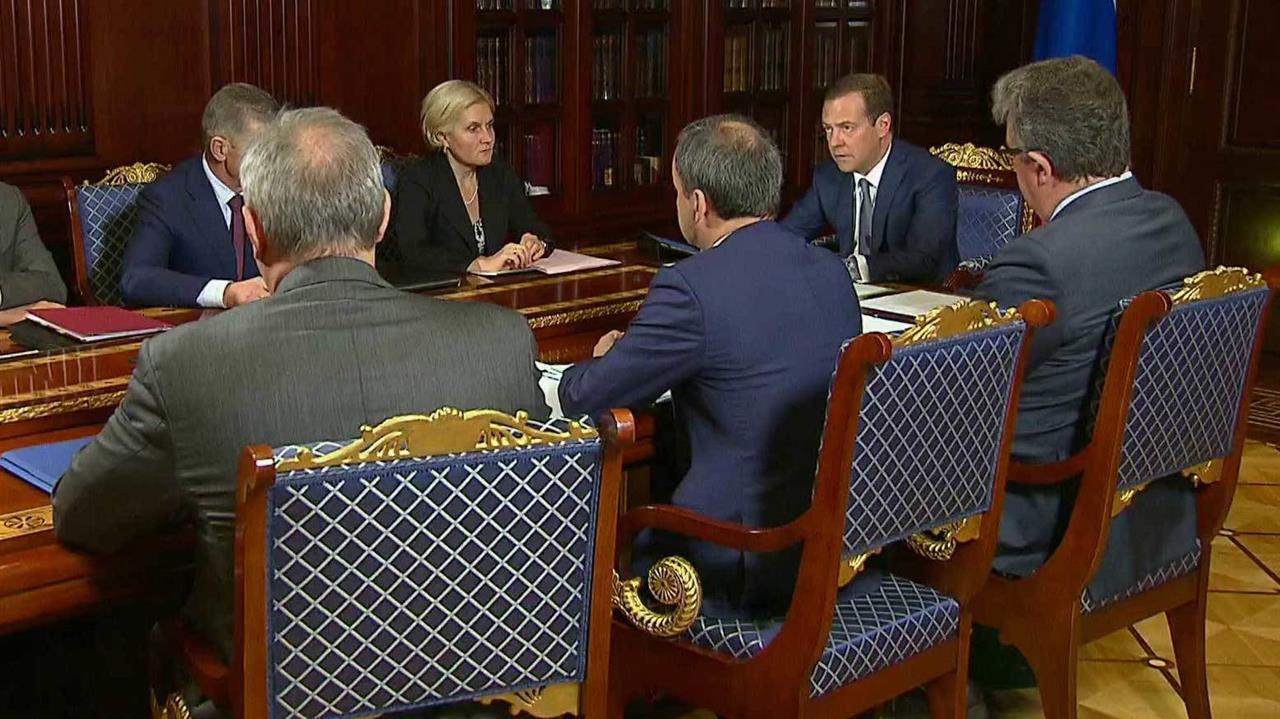 Распоряжение о продаже контрольного пакета компании "Башнефть" подписал Дмитрий Медведев