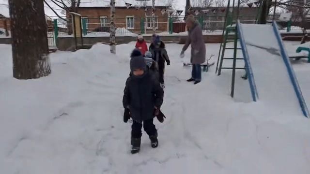 Развитие двигательной активности детей на прогулке. Камышова Н.В.