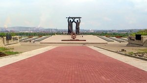 Магнитогорск, парк у Вечного огня, памятник Тыл-Фронту (24.08.2014)