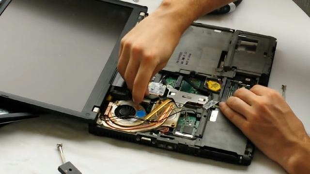 IBM Lenovo ThinkPad T60 Disassembly video, upgrade RAM & SSD, take a part, how to open смотреть онлайн