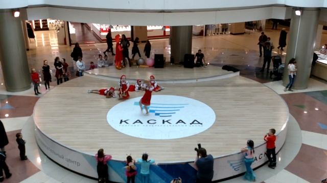 Танец Калинка в исполнении танцевальной студии Фантом в Каскаде смотреть онлайн