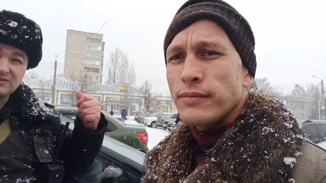 Должны ли СЛУЖИТЬ народу вот такие сотрудники правоохранительных органов???
