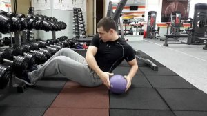 Боковой пресс с мячом