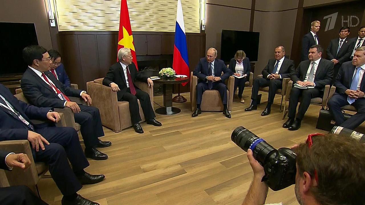 Владимир Путин в Сочи провел переговоры с генераль...екретарем ЦК Компартии Вьетнама Нгуен Фу Чонгом