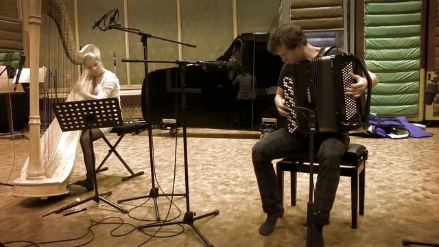 Astor Piazolla-Libertango- Alena Bystritskiy (harp)- Valentin Butt (accordion) смотреть онлайн