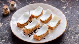 Канапе с селедкой и свеклой