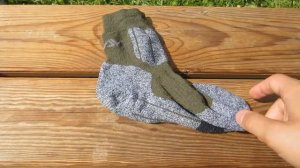 Видео о выборе носков для зимы, рыбалки, спорта и повседневной носки с функциями термобелья