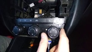 как снять блок кондиционера на Шкода Октавия а7 фл 1,6 110л.с. Skoda Octavia a7 FL 110hp 1,6 mpi201