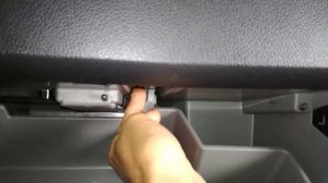 Как снять бардачок. Спринтер w906