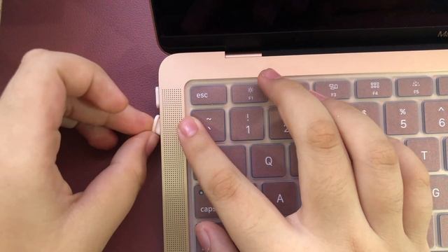 Unboxing Macbook Air M1 2020 (Gold) + Accessories смотреть онлайн