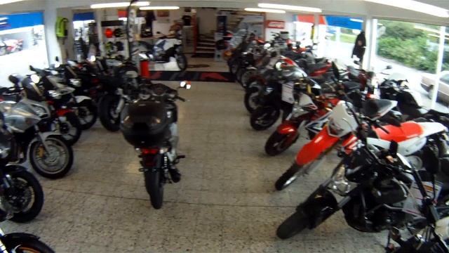 салон Honda в маленьком городишке, Германия смотреть онлайн