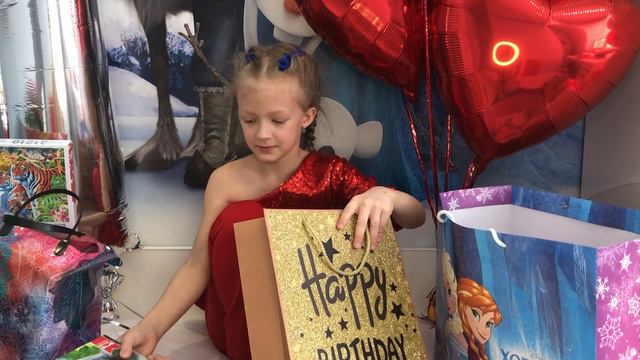 Распаковка подарков с дня рождения смотреть онлайн