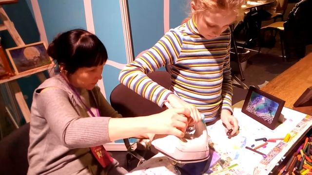 Мастер класс. Картина утюгом, восковыми мелками и зубочисткой! смотреть онлайн