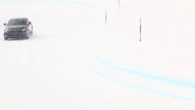 Crown CROSSOVER-snow test ride-cornering смотреть онлайн