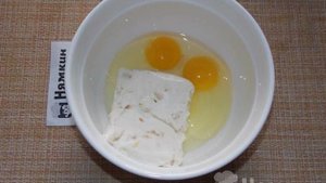 Оладьи из творожной массы с медом и кедровыми орешками