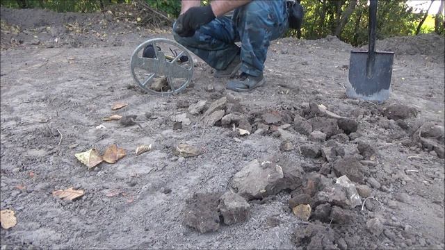 Собрался Серёжка и покопал немножко..)