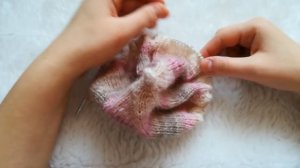 Вяжем классический берет от макушки к резинке спицами