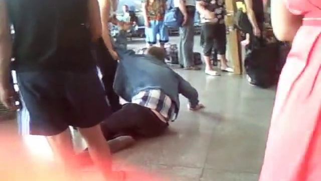 Прикол пьяный Виталик преходит границу смотреть онлайн