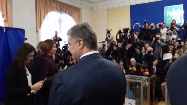 Как голосовал Петр Порошенко с семьей на выборах смотреть онлайн