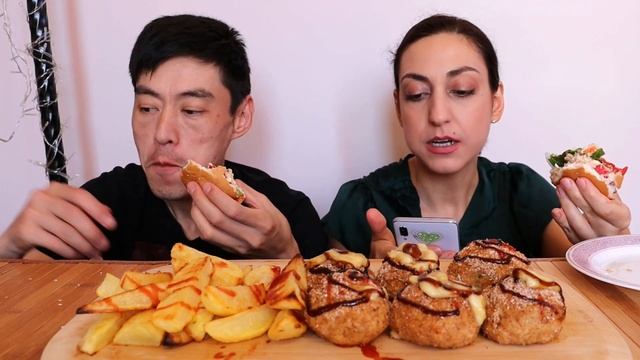 МУКБАНГ большие БУРГЕРЫ/картошечка/зразы куриные с сыром/не асмр смотреть онлайн