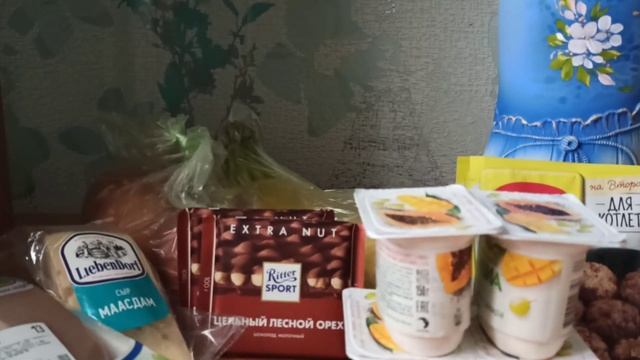 Покупка вкусняшек в Пятерочке. смотреть онлайн