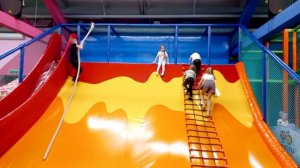 VLOG АРИША ИГРАЕТ В ДЕТСКОЙ КОМНАТЕ "КРАСКИ ДЕТСТВА"