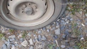 Как поменять колесо без домкрата ,  самый простой   способ  .