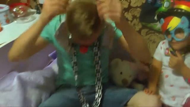 А вы носите носки на ушах, а очки на затылке? Челлендж "Создай свой образ" смотреть онлайн