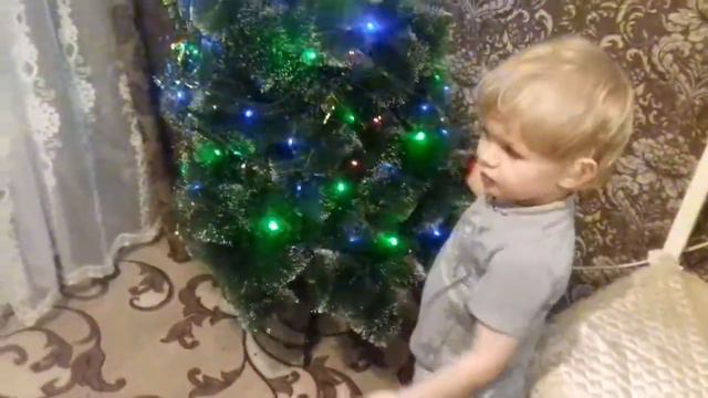 Елку разрядили накануне...всех со Старым Новым годом!!! смотреть онлайн