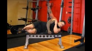 Подъём гантели одной рукой лежа на боку