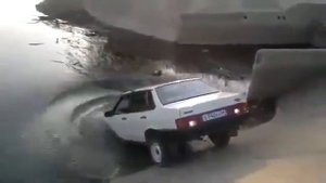 Смотри как могу! Утопил машину...