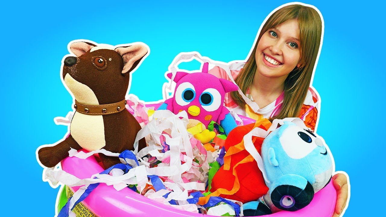 Шоколадка устроила бумажную вечеринку в бассейне! Игры Плей До в видео для девочек Как мама
