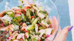 Летний, витаминный, сочный салат со свежими овощами и зеленью ??☘️