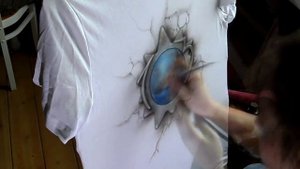 Аэрография на футболке Медальон