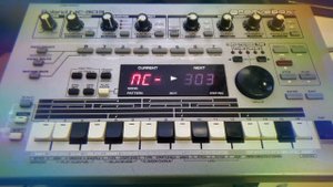 Roland MC-303 & Roland M-GS64 Making Beats with DJ Raymond Live
