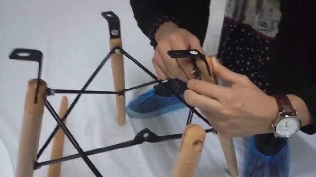 Как собрать стул Eames - видео от MEBLIMART