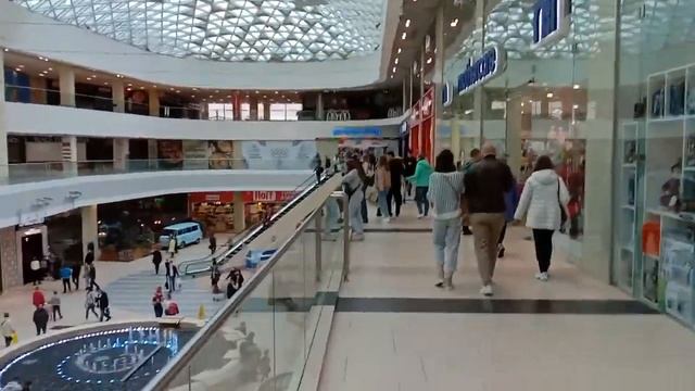 Прогулка по торговому центру в Сочи МореМолл