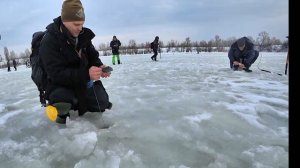 Плотва, подлещик, густера, судак в глухозимье на гирлянду часть 2  Ловля на гирлянду