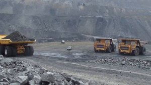 Самый крупный карьерный самосвал в мире Белаз-7530