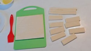 Слойки с сахаром и корицей. Домашняя выпечка из слоеного теста.