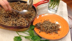 Гречка с куриной печенью на сковороде