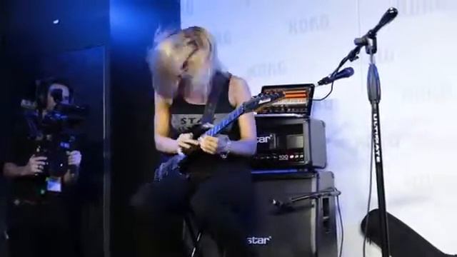 Nita Strauss with amazing solo on Ibanez guitar смотреть онлайн