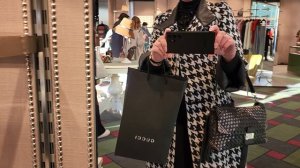 Меня зовут Ирина.Я предлагаю Вам самые красивые итальянские кожаные сумки и аксессуары ручной работы